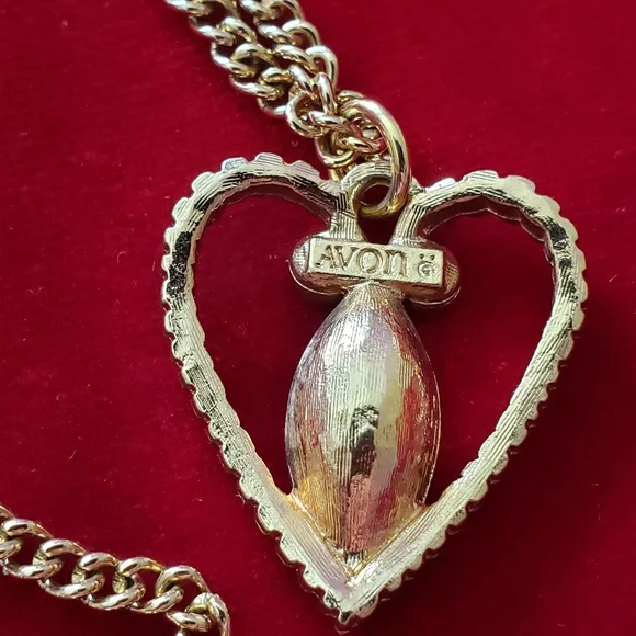 Vintage Avon Gold Tone Heart Pendant With Glass Rhinestone Necklace - Picture 9 of 12